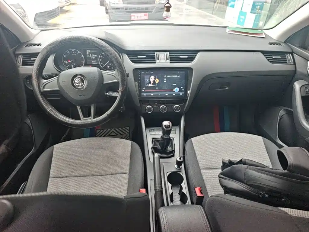 Skoda Octavia 2018 — фото 16