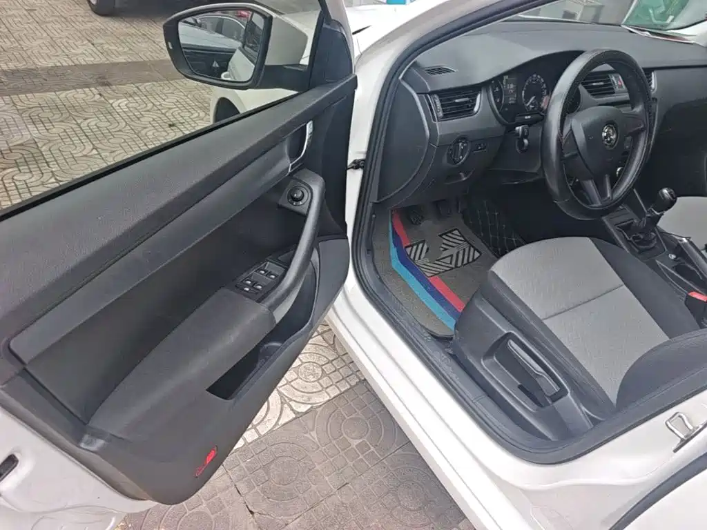 Skoda Octavia 2018 — фото 23