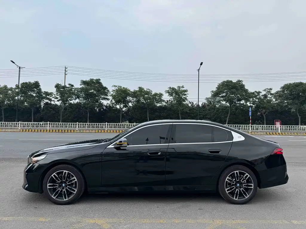 BMW 5 Series 2026