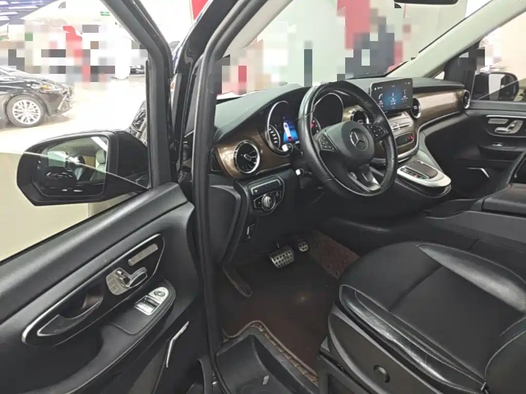 Mercedes-Benz V-Class 2022 — фото 16