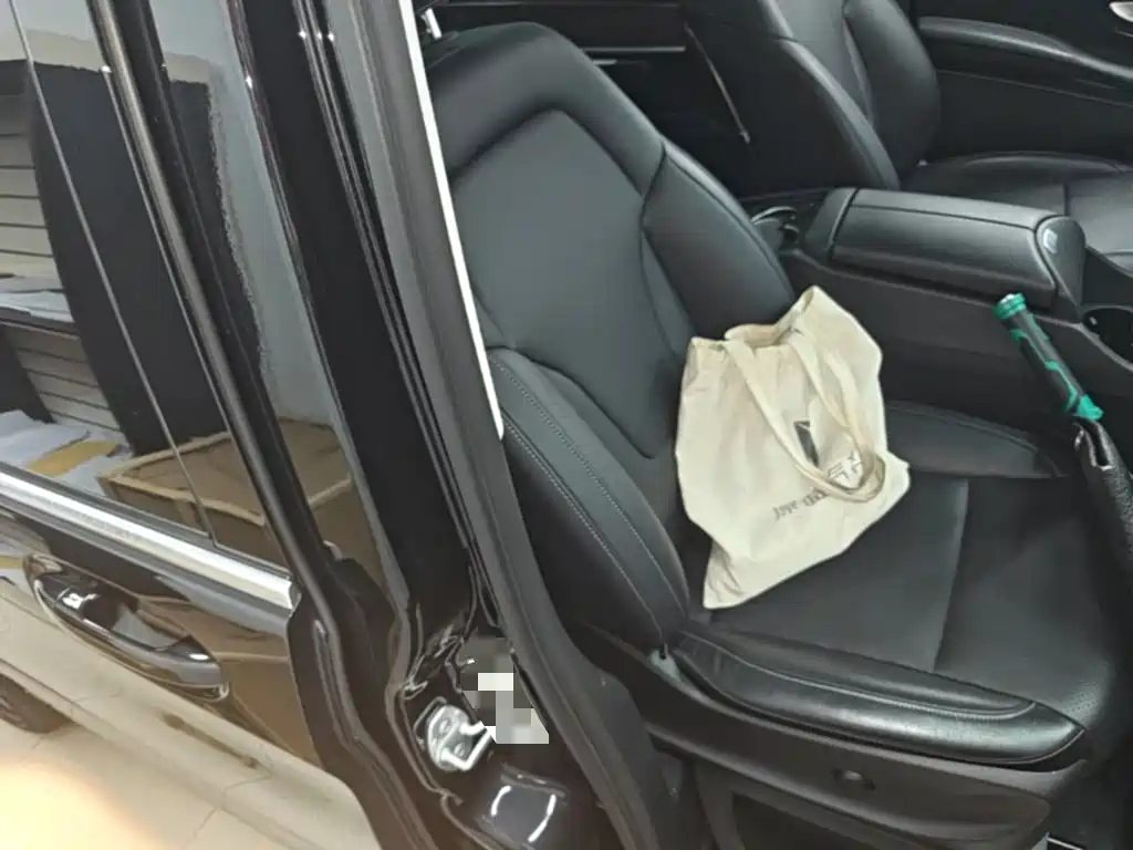 Mercedes-Benz V-Class 2022 — фото 25