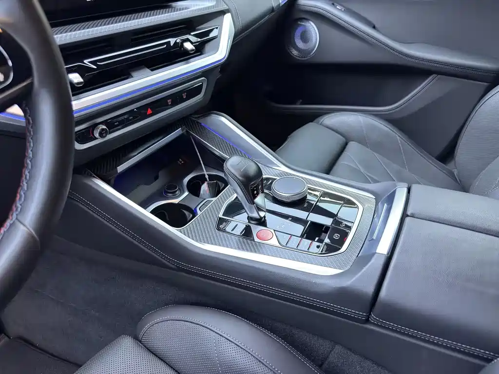 BMW XM 2023 — фото 14