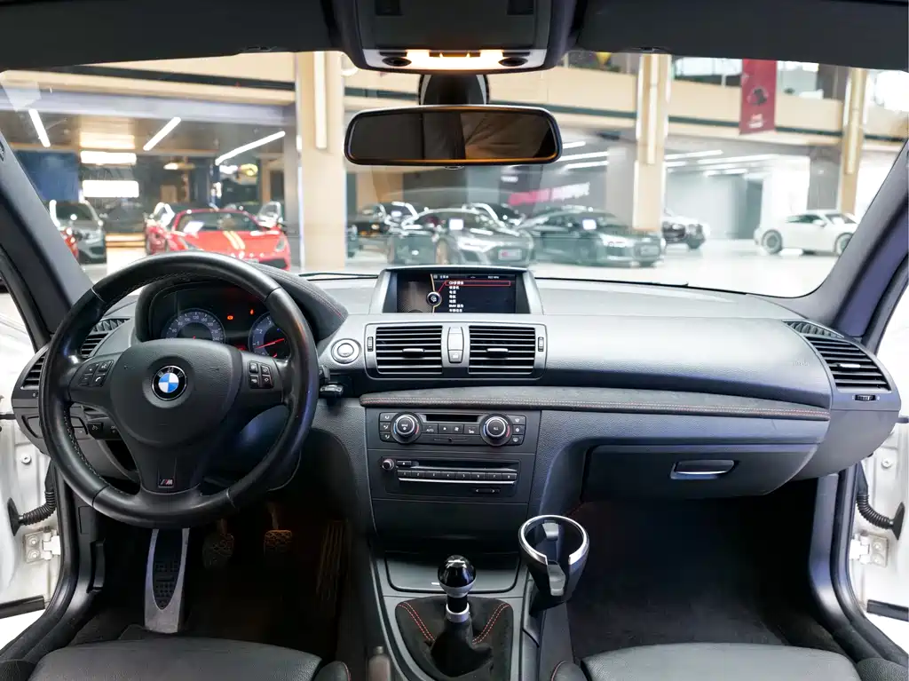 BMW 1 Series M 2012 — фото 11
