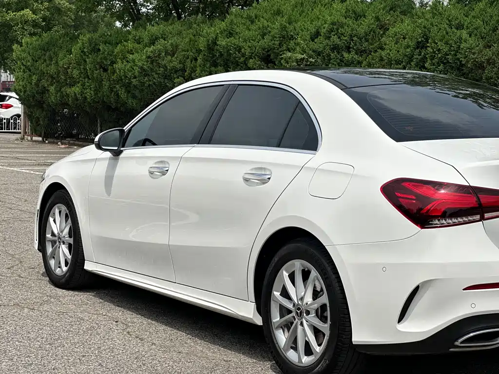 Mercedes-Benz A-Class 2022 — фото 13