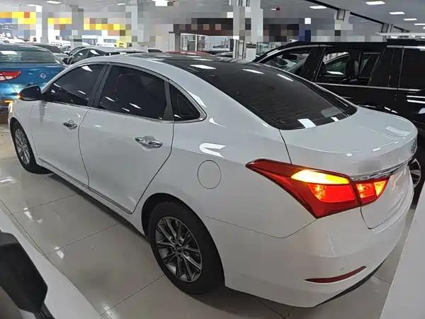 Hyundai Mistra 2014