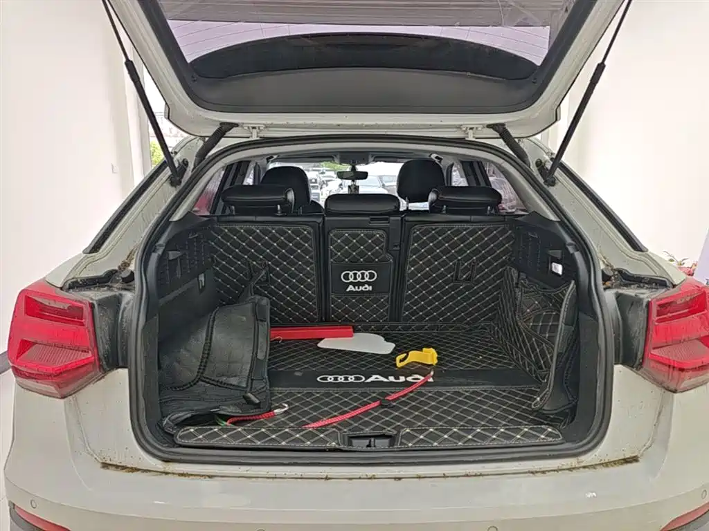 Audi Q2L 2019 — фото 18