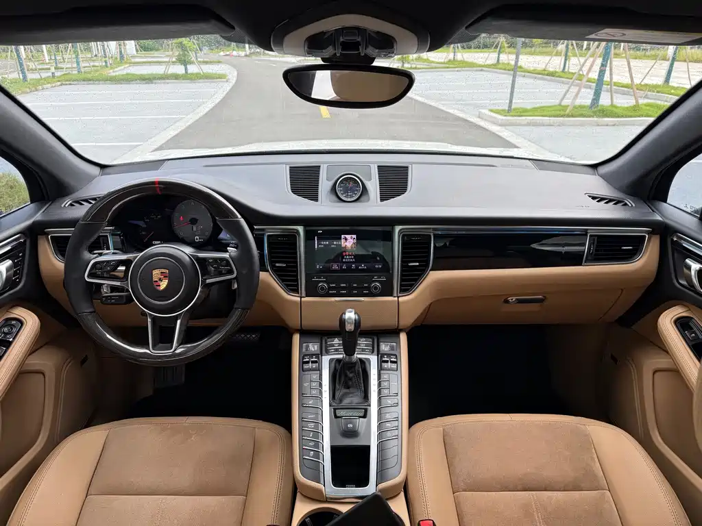 Porsche Macan 2017 — фото 12