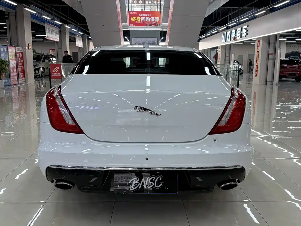 Jaguar XJ 2018 — фото 11