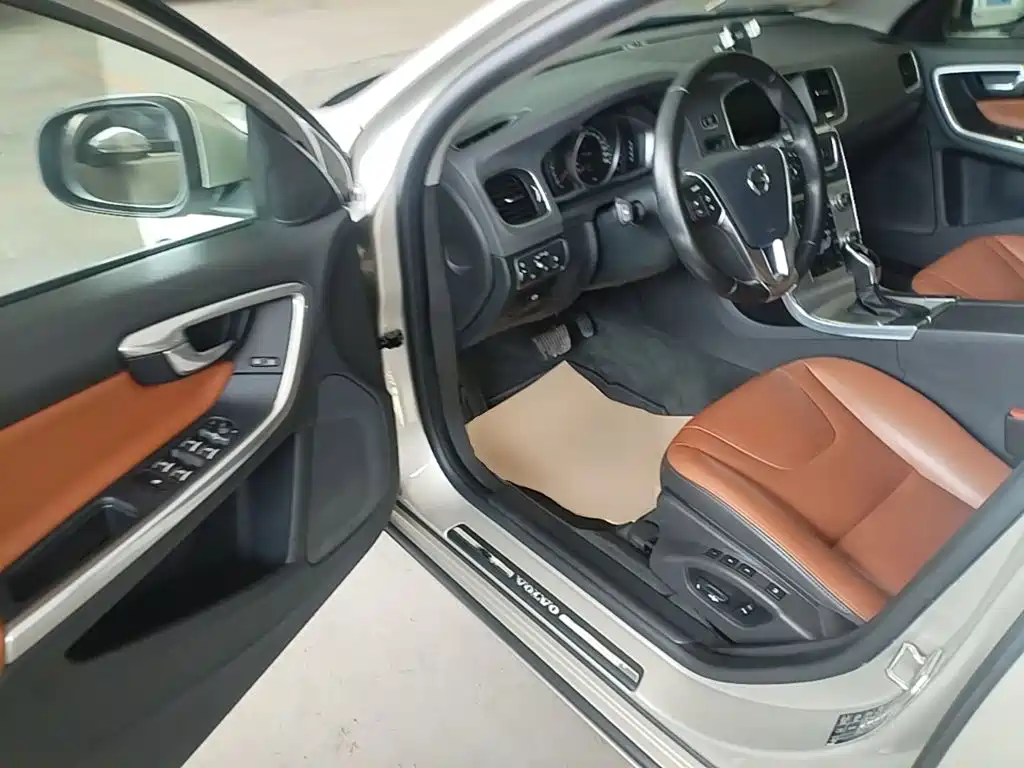 Volvo S60 2019 — фото 16