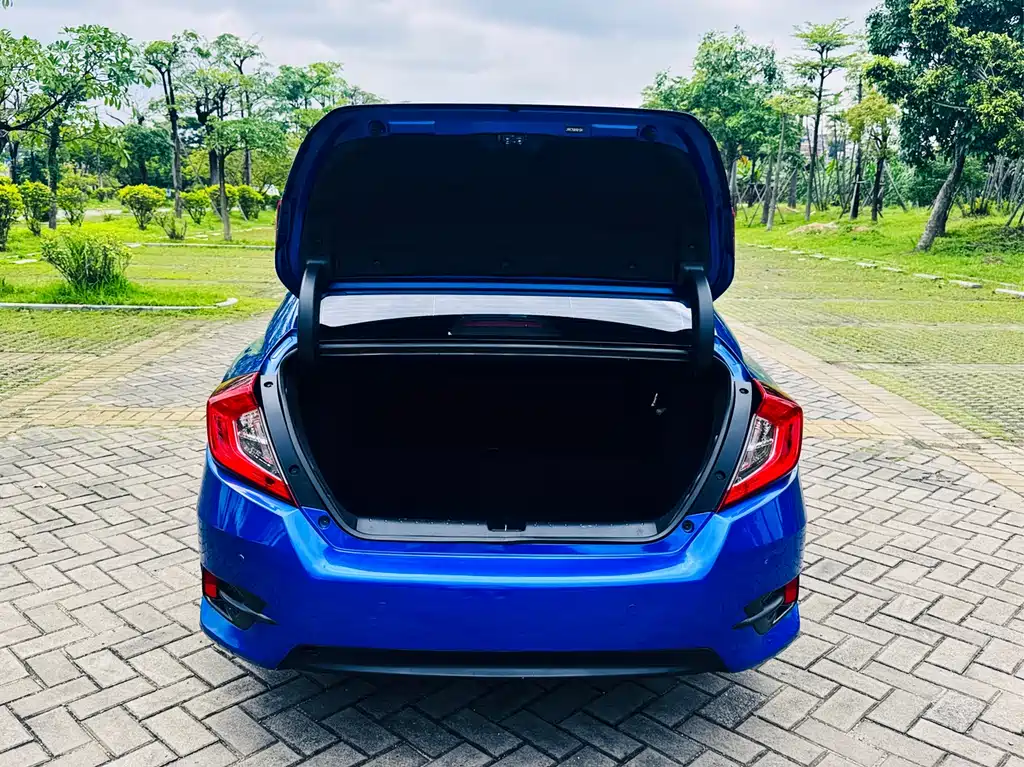 Honda Civic 2017 — фото 18