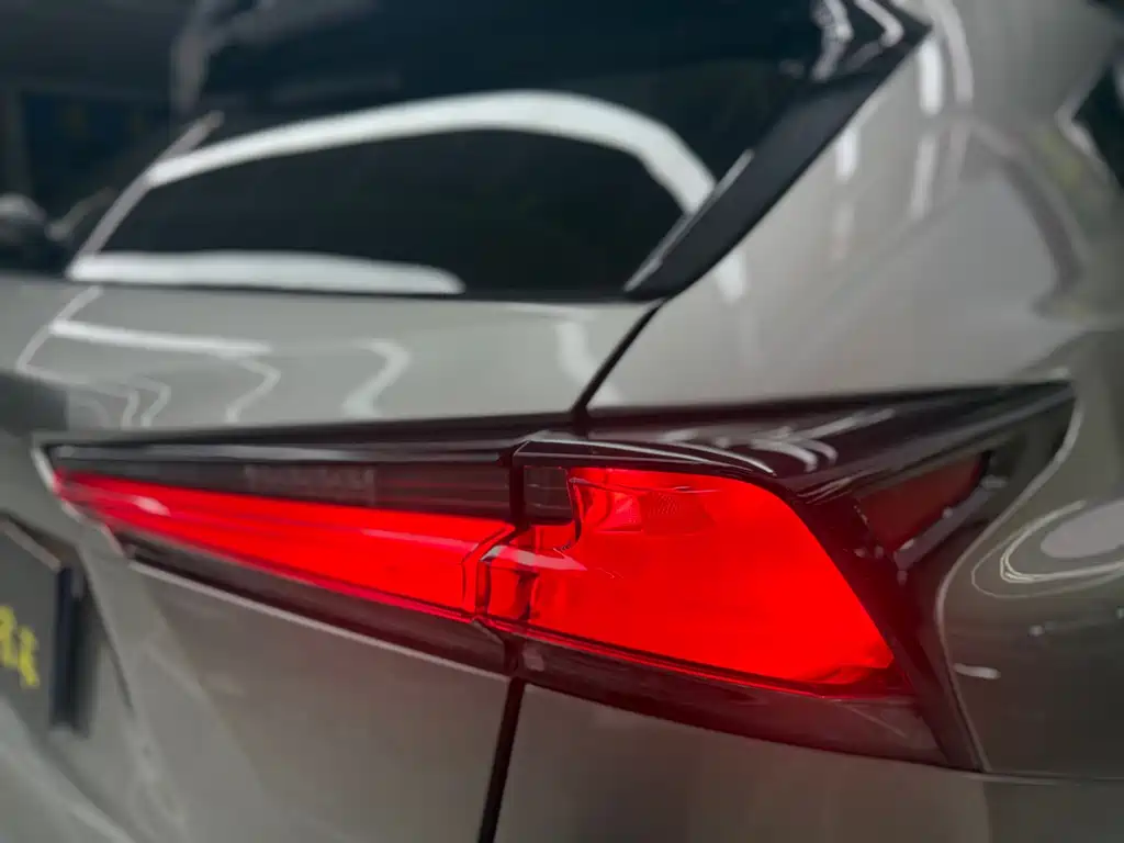 Lexus NX 2018 — фото 28