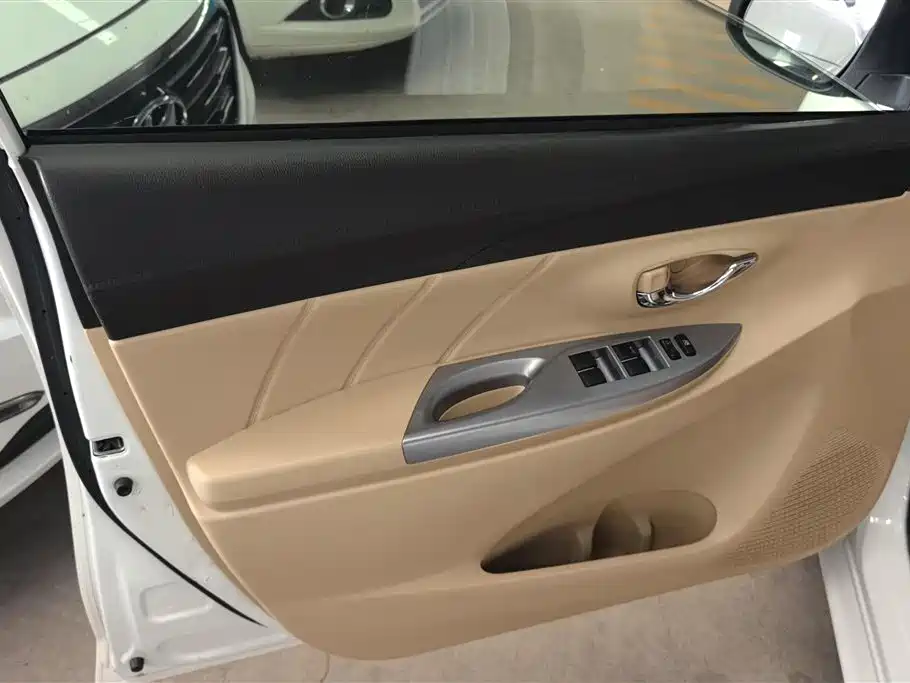 Toyota Yaris L 2015