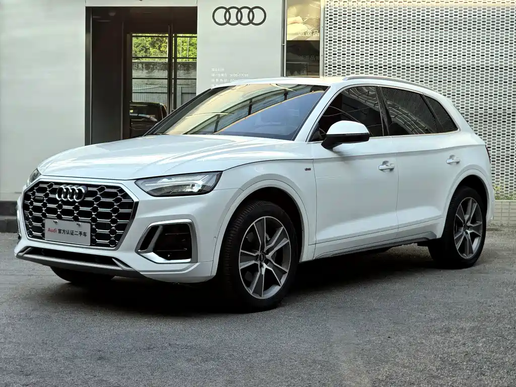 Audi Q5L 2022 — фото 1