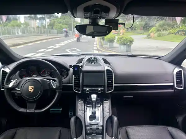 Porsche Cayenne 2011