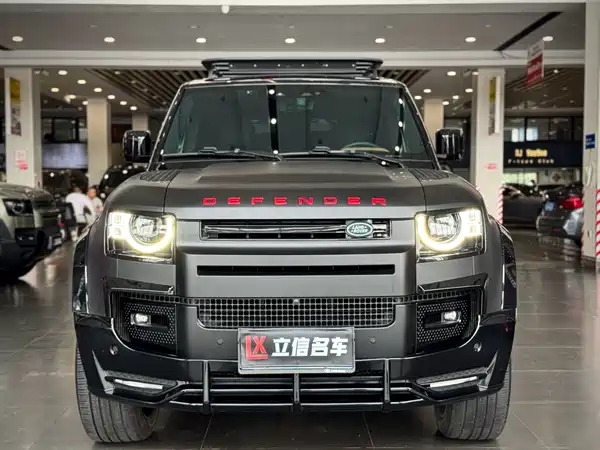 Land Rover Defender 2024
