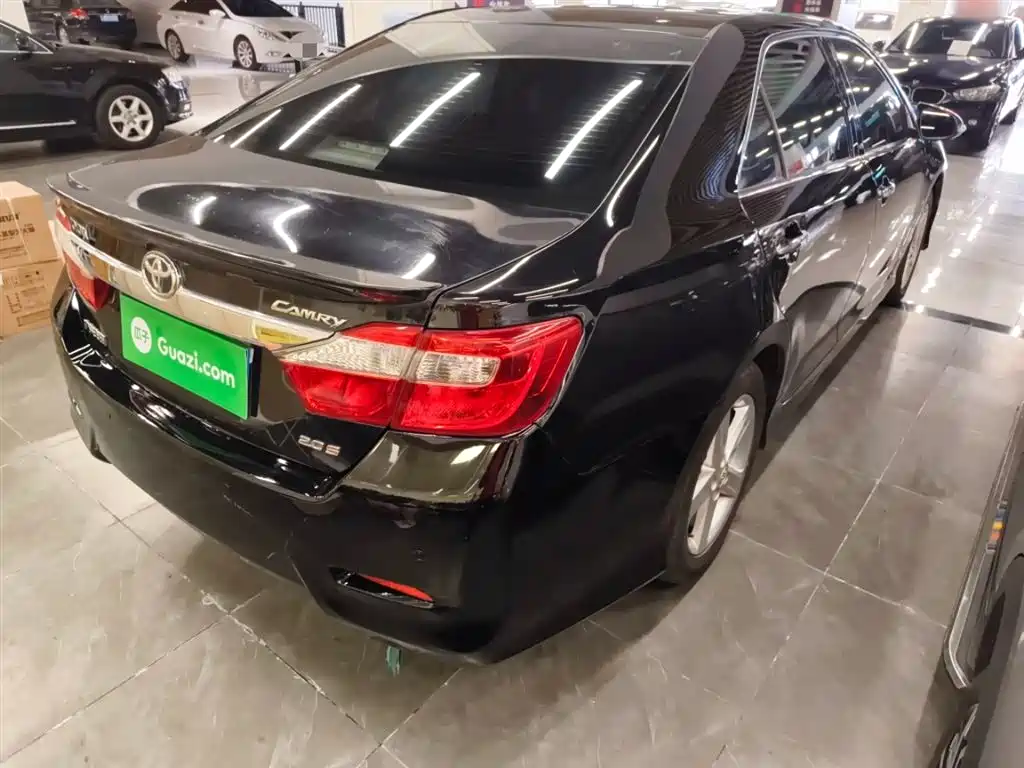 Toyota Camry 2014 — фото 23
