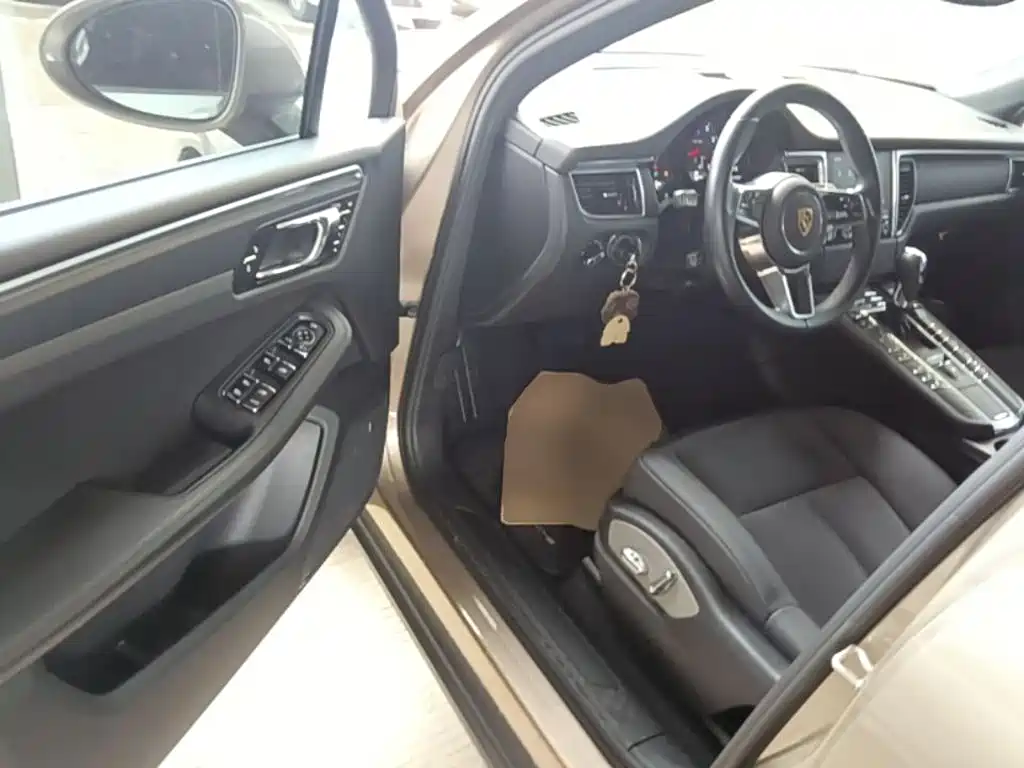 Porsche Macan 2016 — фото 16