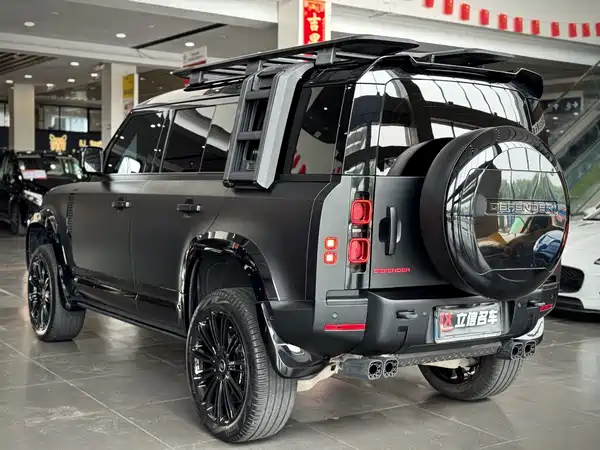 Land Rover Defender 2024