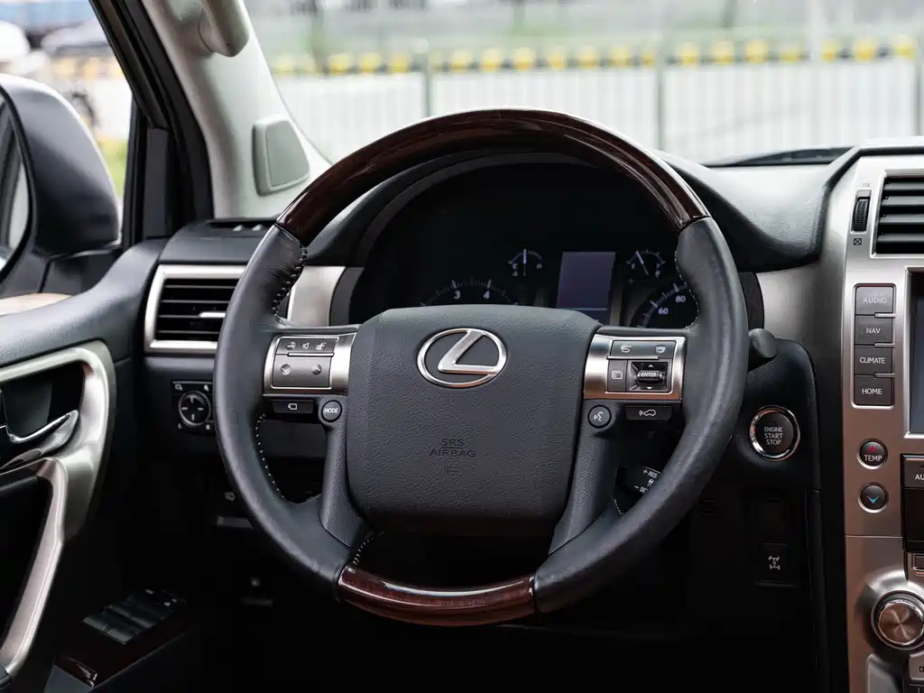 Lexus GX 2017 — фото 16