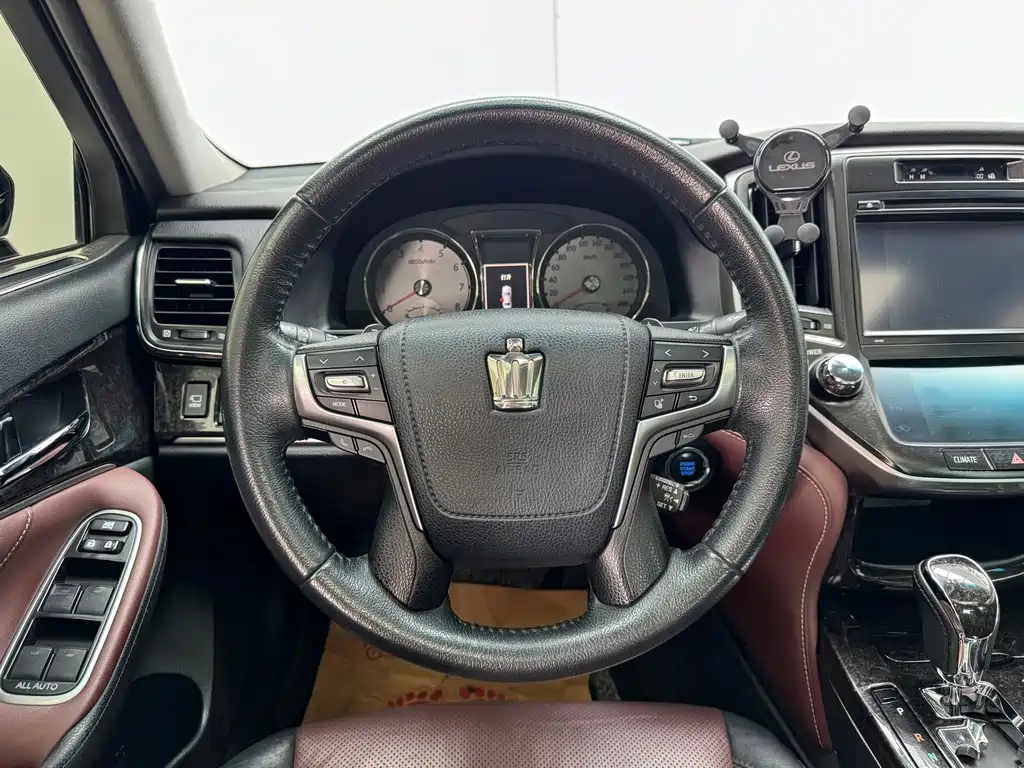 Toyota Crown 2018 — фото 16