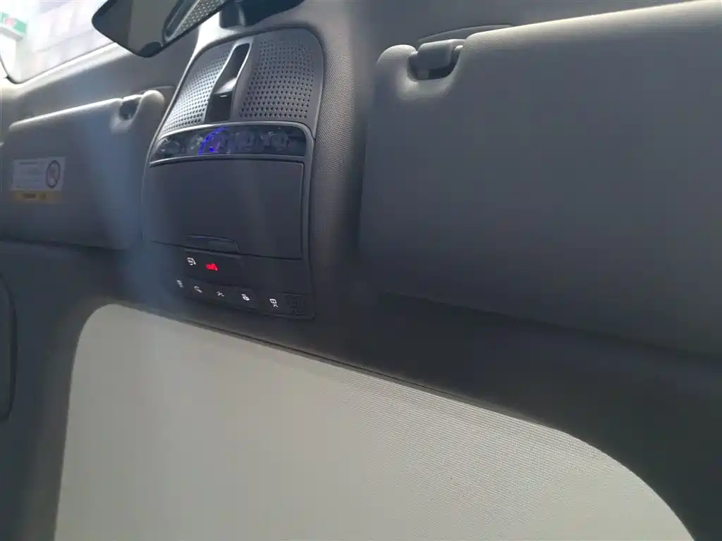 Mercedes-Benz E-Class 2023 — фото 18