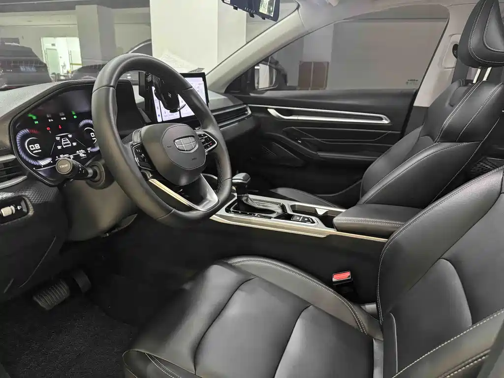 Geely Emgrand 2025
