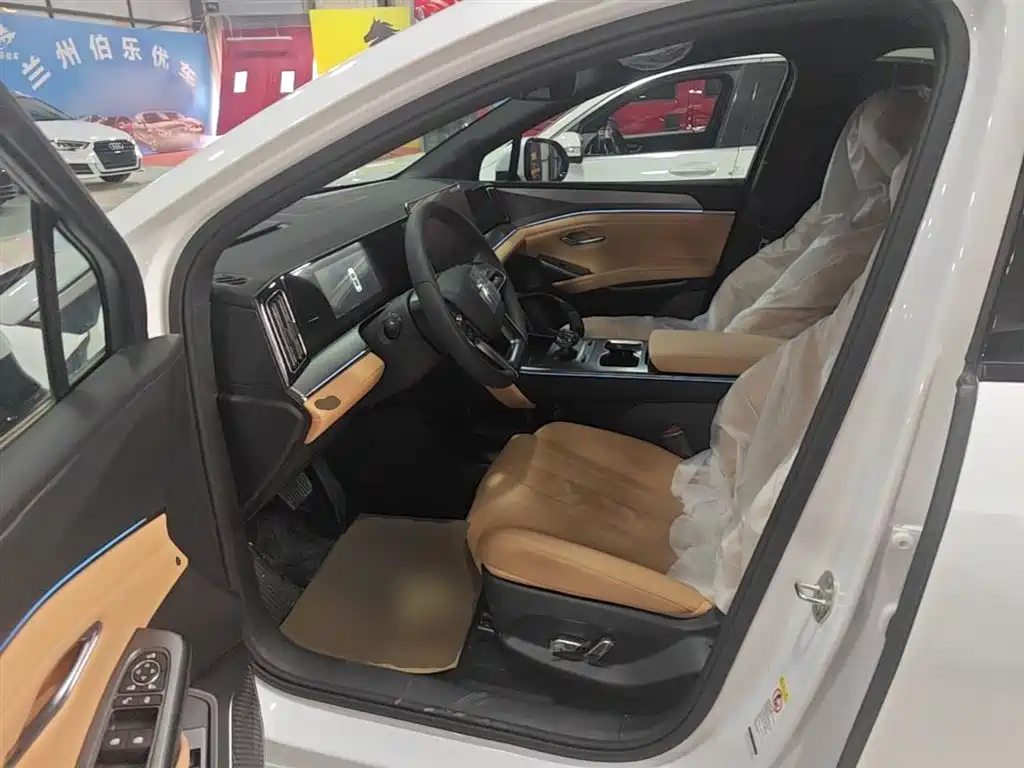 BYD L DM-i 2026 — фото 16