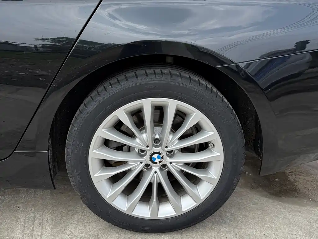 BMW 5 Series 2022 — фото 12