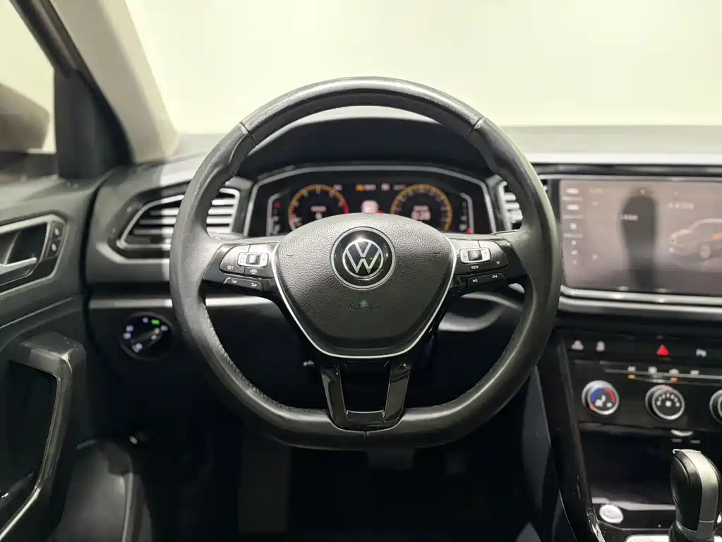 Volkswagen T-Roc 2023 — фото 12