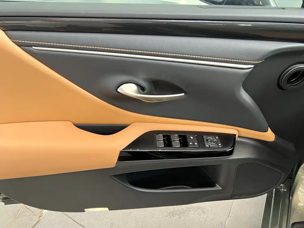 Lexus ES 2023 — фото 17