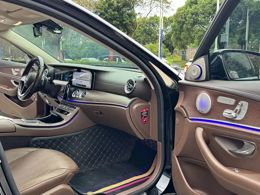 Mercedes-Benz E-Class 2023 — фото 9