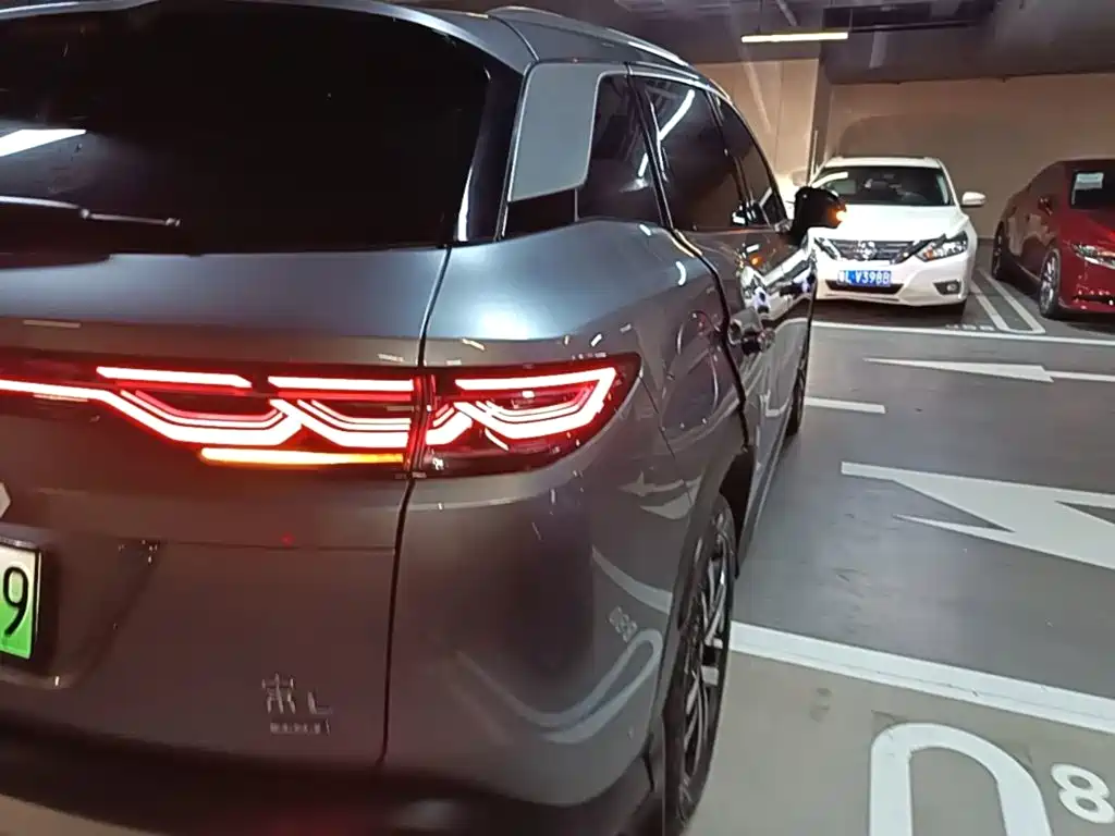 BYD Song L DM-i 2025 — фото 8