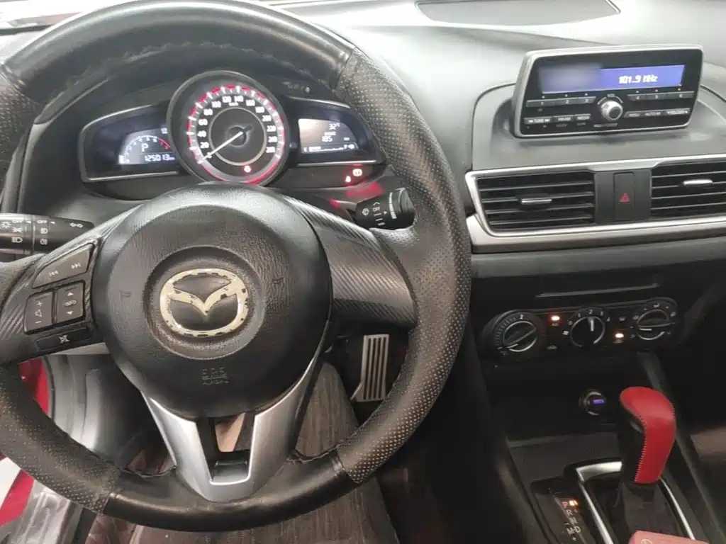 Mazda 3 Axela 2016 — фото 10
