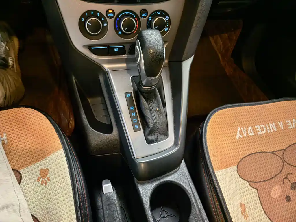 Ford Focus 2015 — фото 11