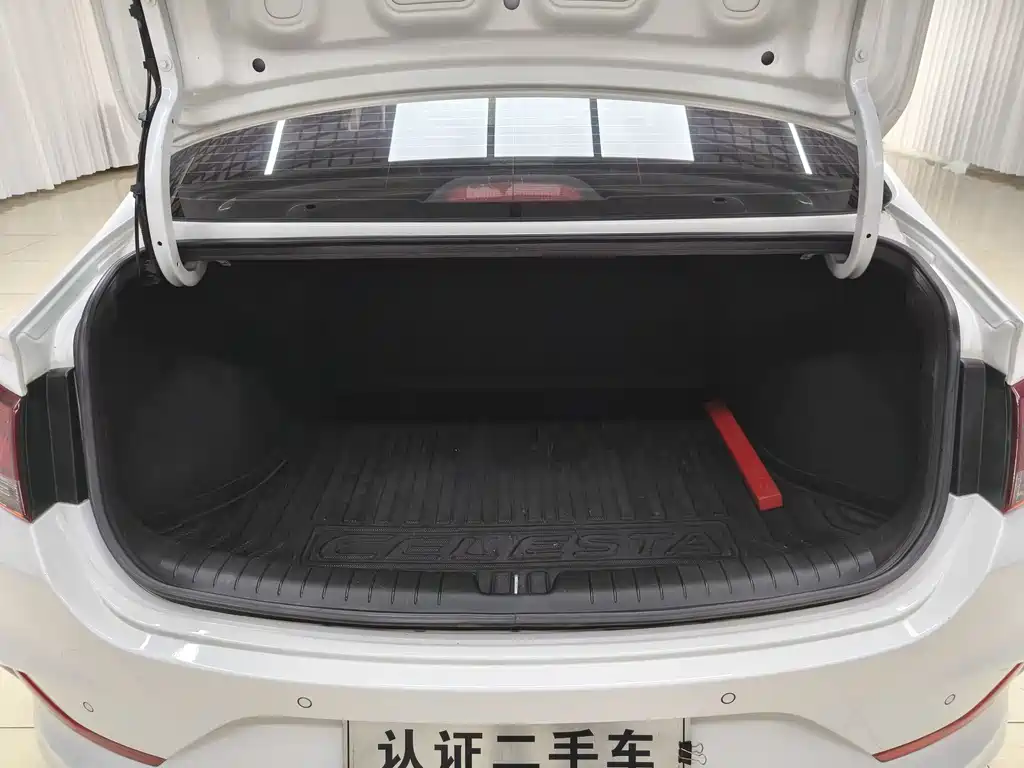 Hyundai Elantra 2023 — фото 20