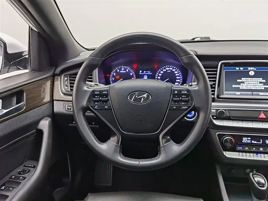Hyundai Sonata 2017 — фото 11