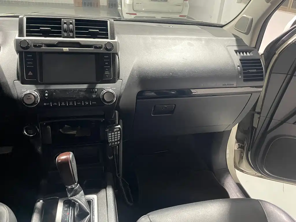 Toyota Prado 2016 — фото 13