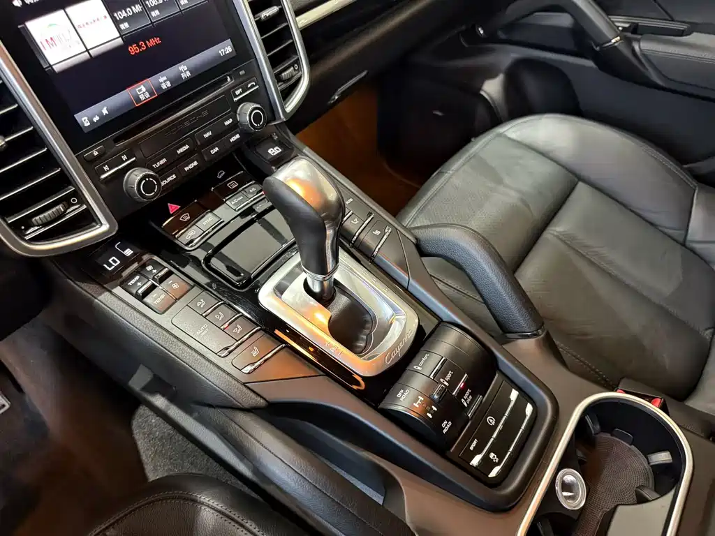 Porsche Cayenne 2017 — фото 11