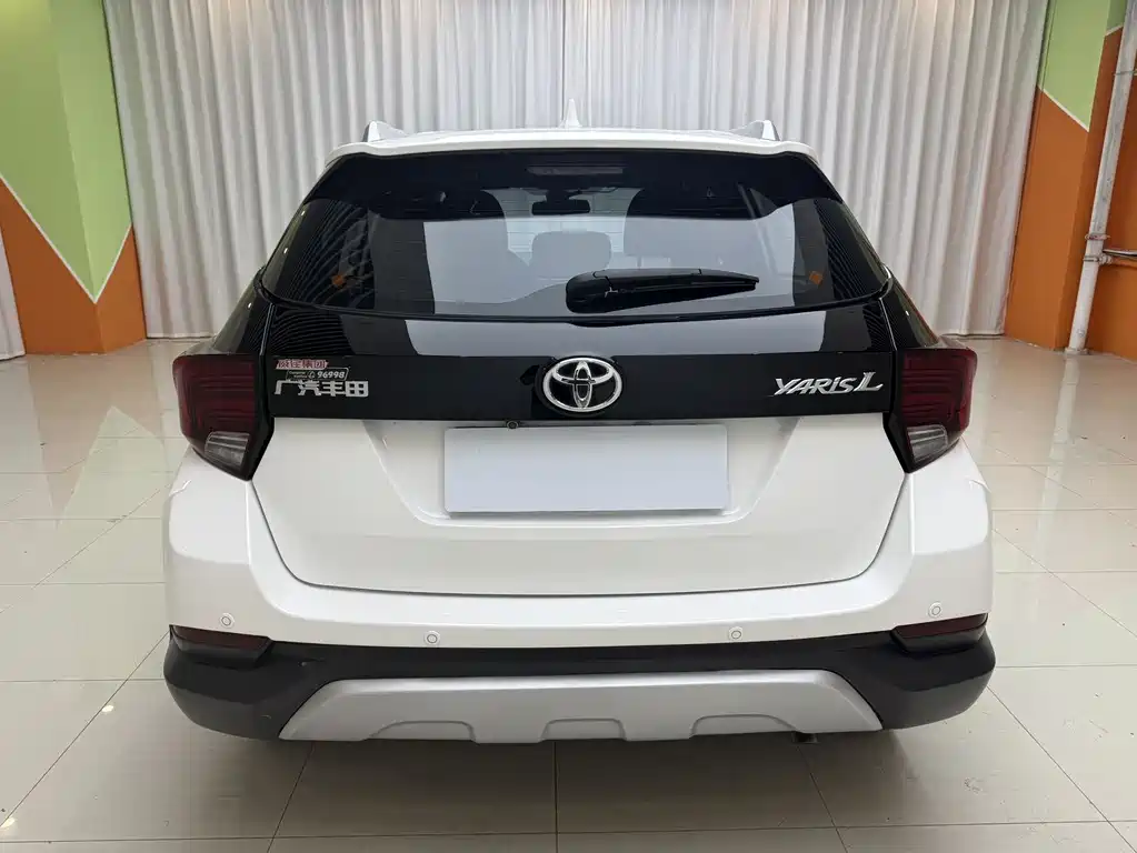 Toyota Yaris L 2023 — фото 12