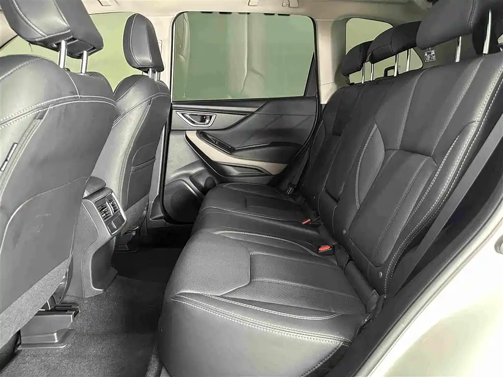 Subaru Forester 2023 — фото 11