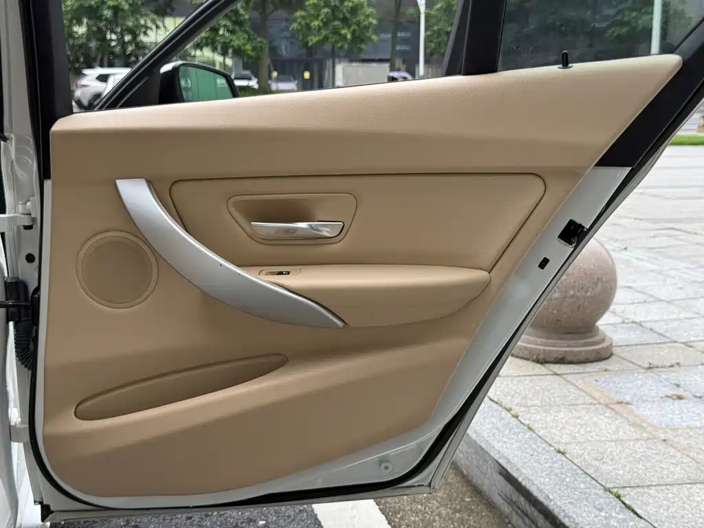 BMW 3 Series 2015 — фото 10