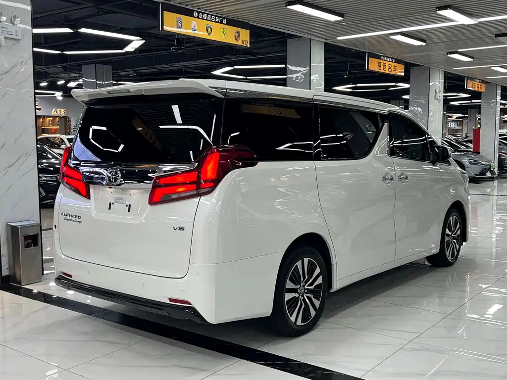 Toyota Alphard 2018 — фото 8