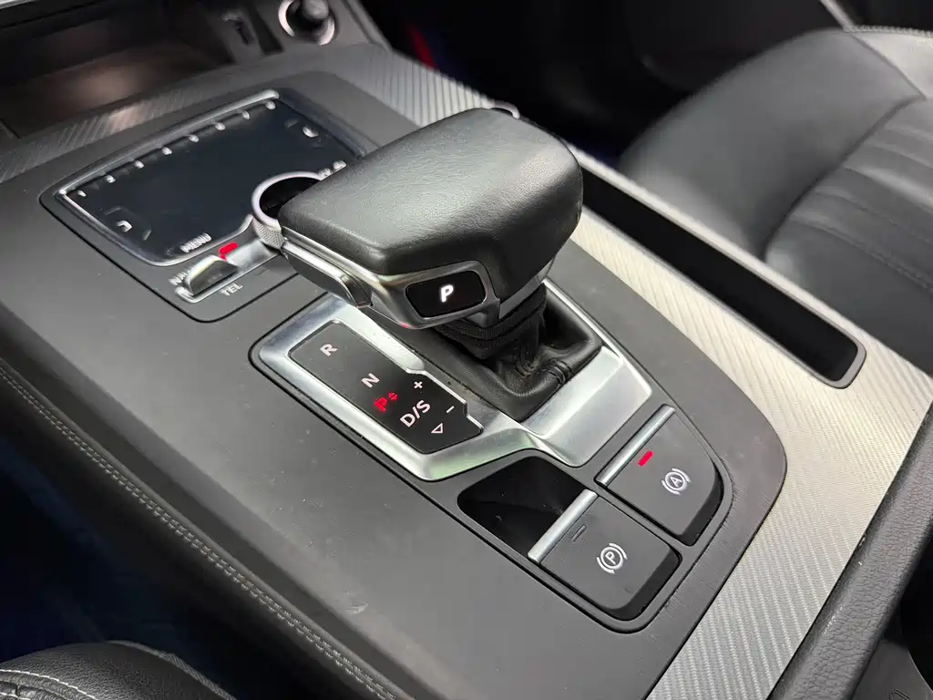 Audi Q5L 2021 — фото 18