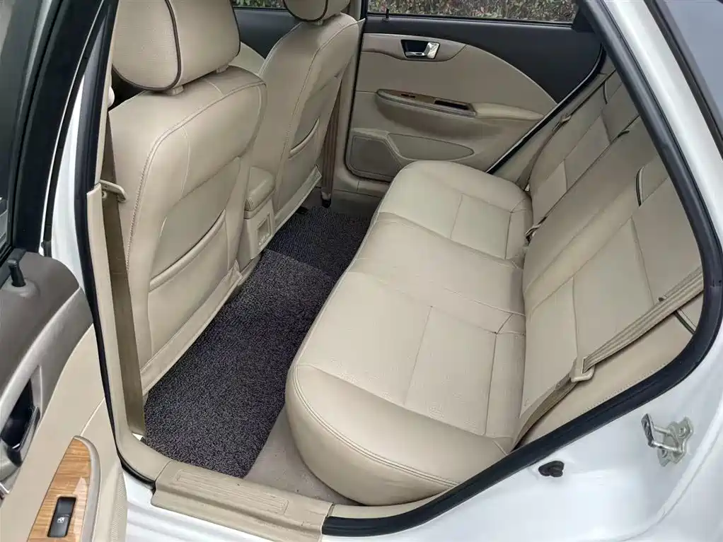 Buick Excelle 2015 — фото 6