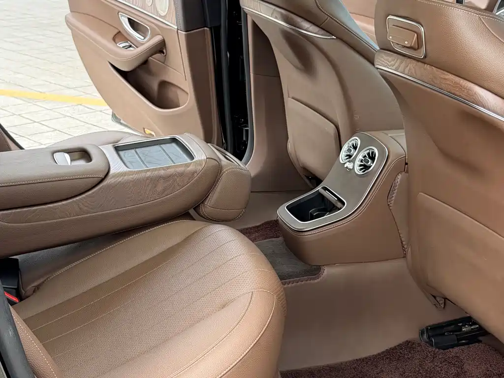 Mercedes-Benz E-Class 2019 — фото 11