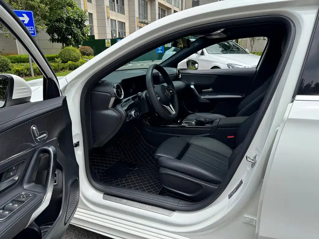Mercedes-Benz A-Class 2022 — фото 20