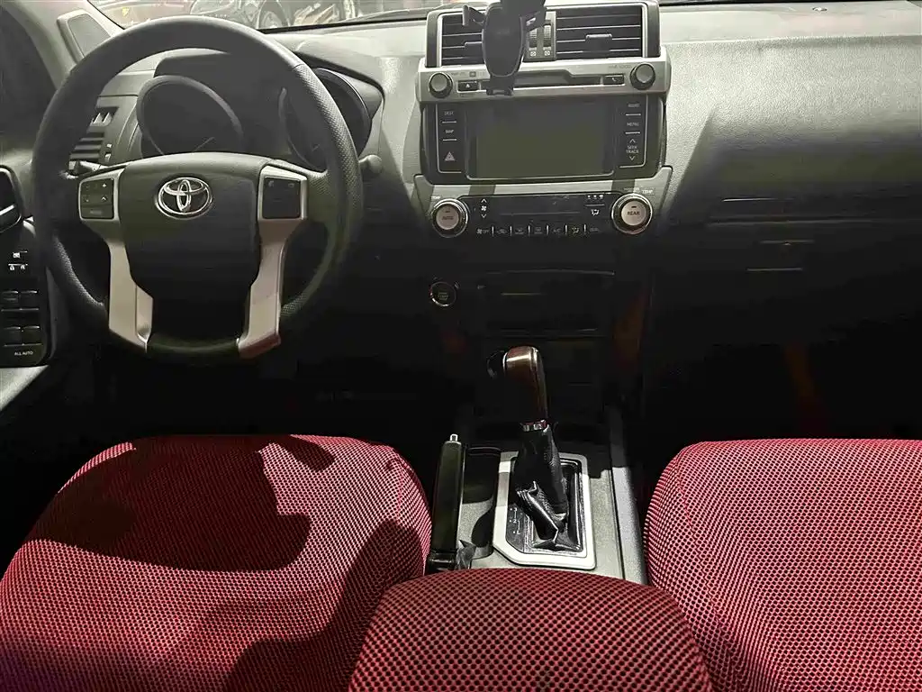 Toyota Prado 2015 — фото 13