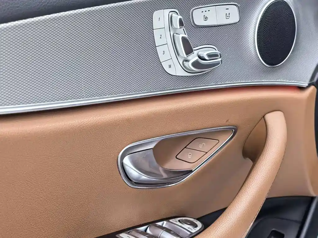 Mercedes-Benz E-Class 2018 — фото 24