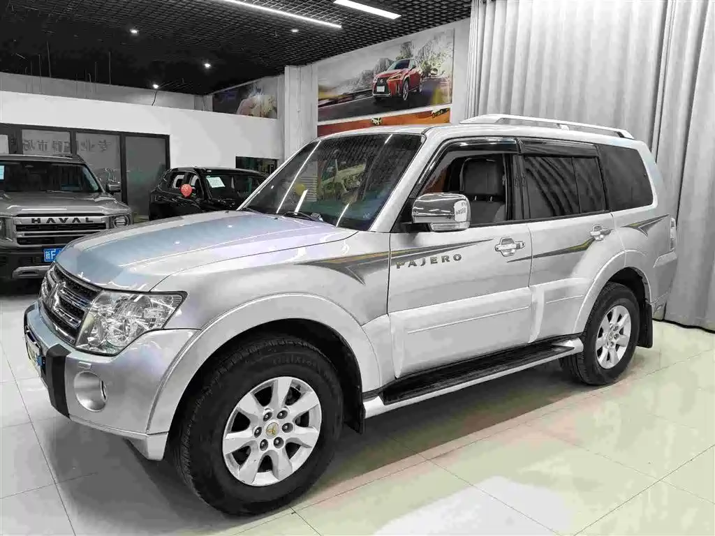 Mitsubishi Pajero 2012