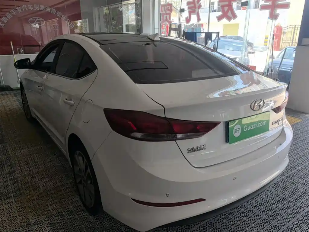 Hyundai Elantra 2017 — фото 5